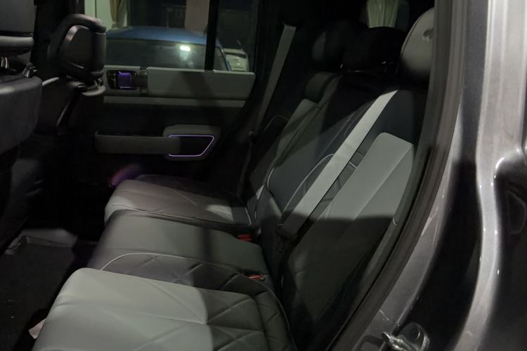 Used Formula Leopard 5 2023 Navigator Edition Interior 1