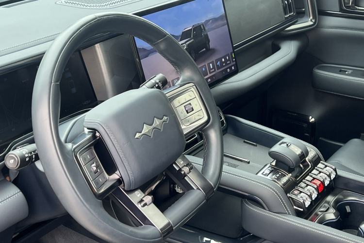 Used Formula Leopard 5 2023 Explore Edition Interior 2