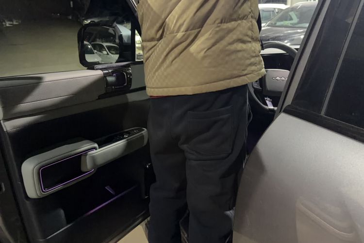 Used Formula Leopard 5 2023 Navigator Edition Interior 2