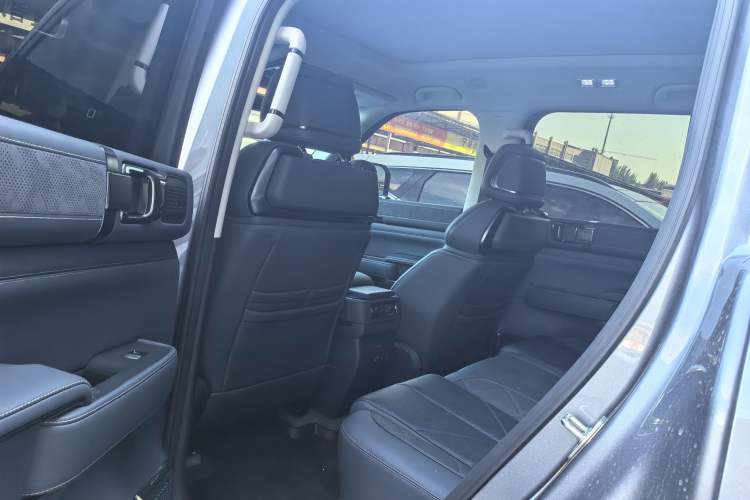 Used Formula Leopard 5 2023 Navigator Edition Interior 2