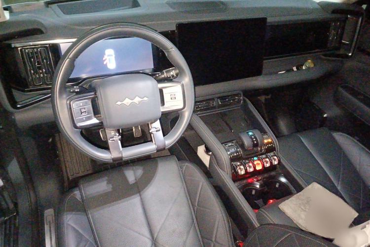 Used Formula Leopard 5 2023 Navigator Edition Interior 2