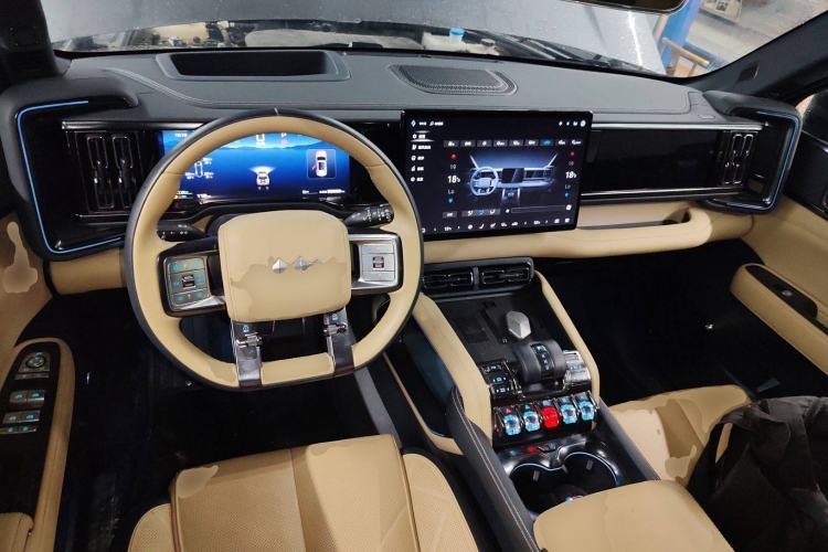 Used Formula Leopard 5 2023 Navigator Edition Interior 2