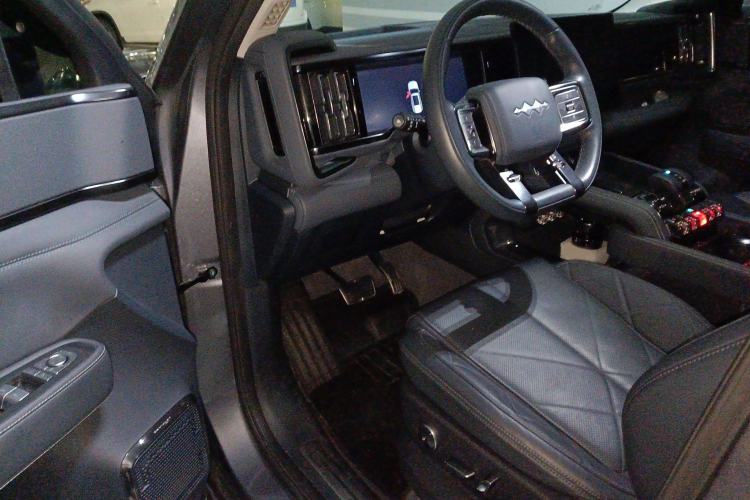 Used Formula Leopard 5 2023 Navigator Edition Interior 3