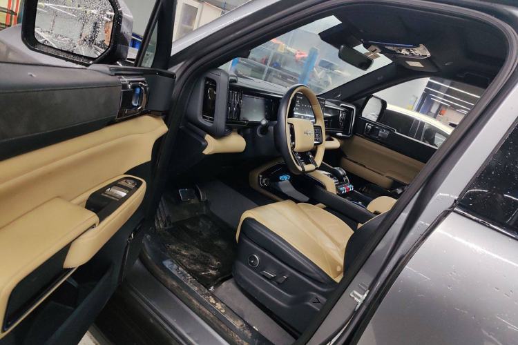 Used Formula Leopard 5 2023 Navigator Edition Interior 3