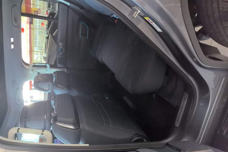 Used Formula Leopard 5 2023 Navigator Edition Interior 4