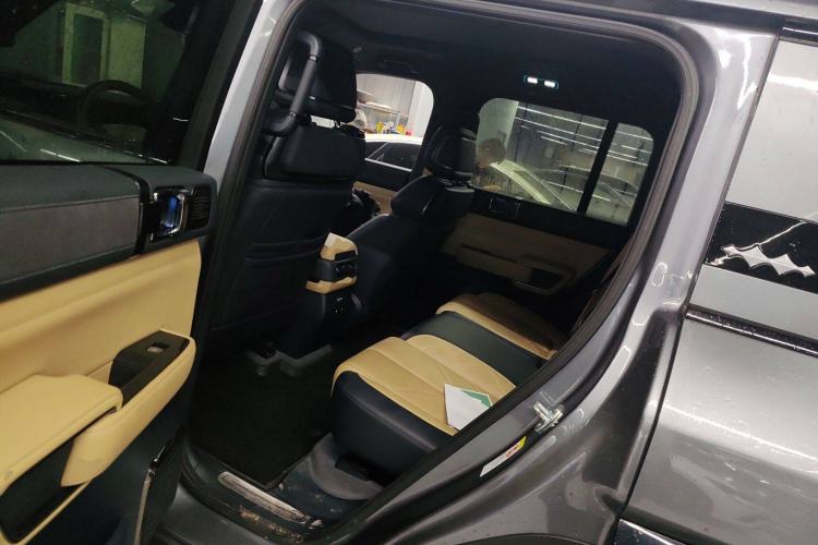 Used Formula Leopard 5 2023 Navigator Edition Interior 4