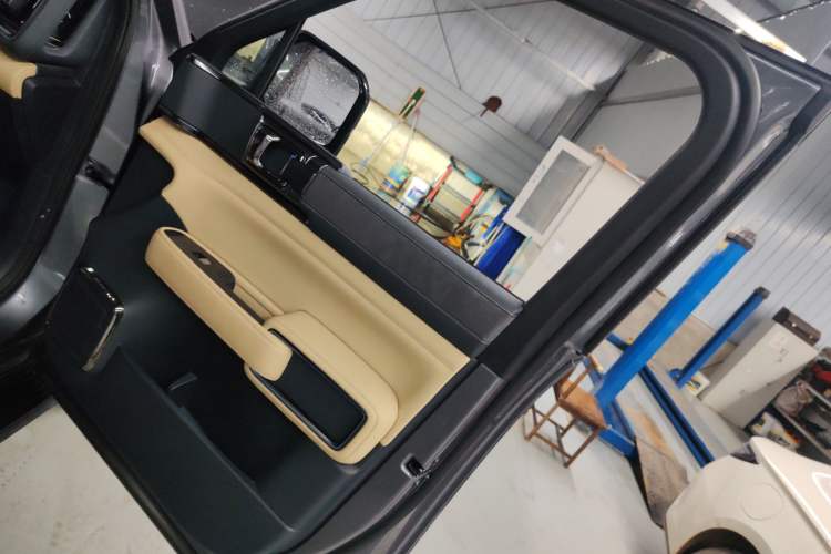 Used Formula Leopard 5 2023 Navigator Edition Interior 5