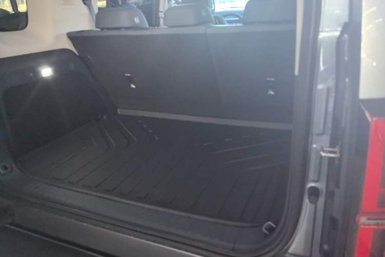 Used Formula Leopard 5 2023 Navigator Edition Interior 6