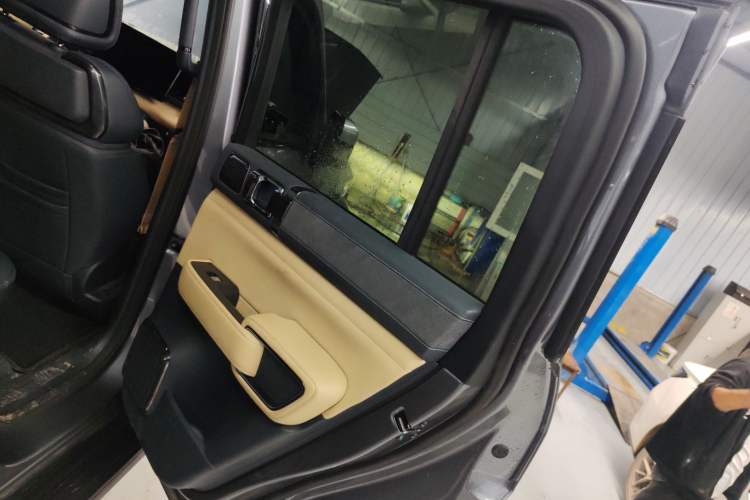 Used Formula Leopard 5 2023 Navigator Edition Interior 6