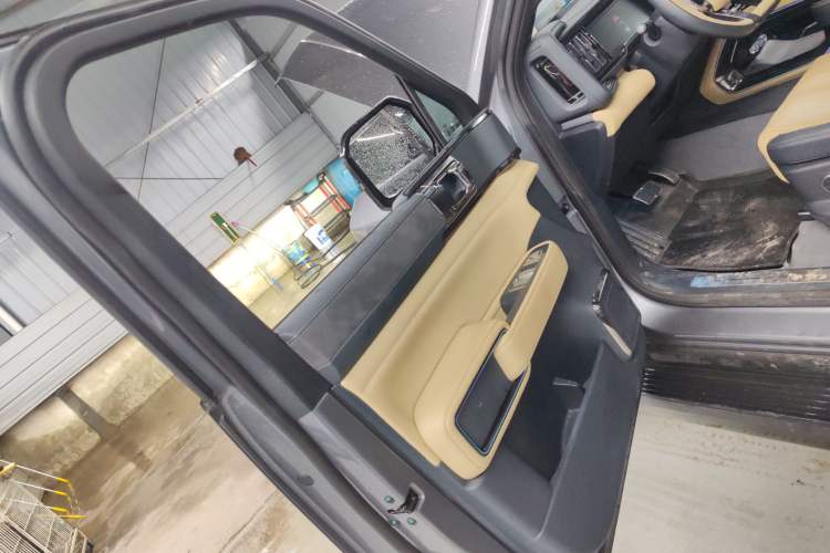 Used Formula Leopard 5 2023 Navigator Edition Interior 7