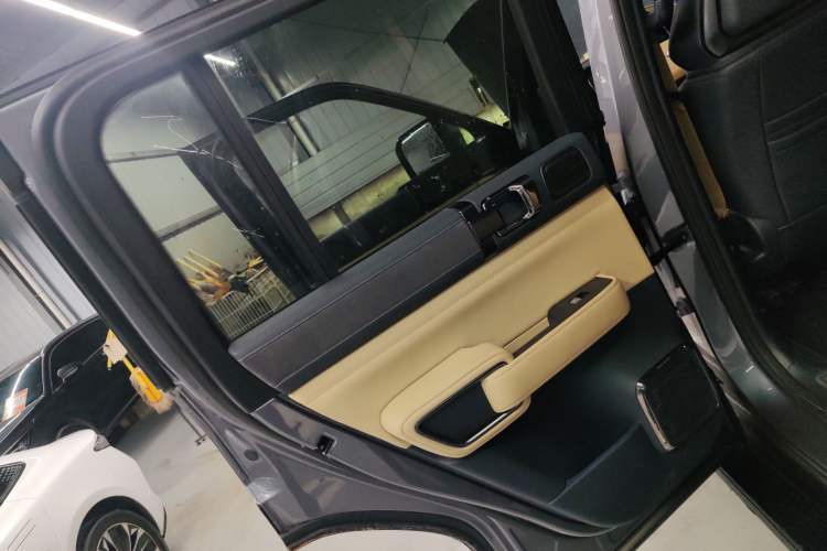 Used Formula Leopard 5 2023 Navigator Edition Interior 8