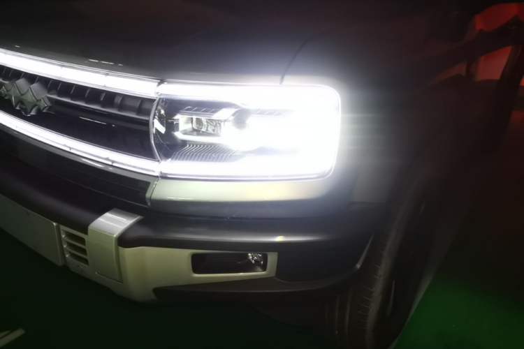 Used Formula Leopard 5 2023 Navigator Edition Left Front Headlight