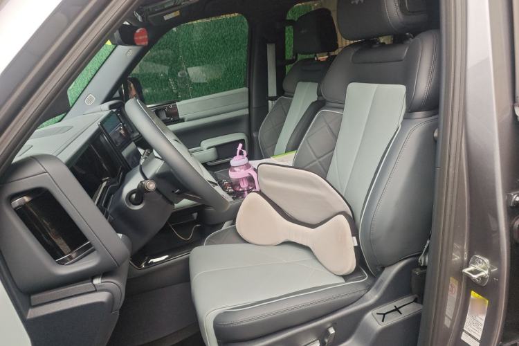 Used Formula Leopard 5 2023 Navigator Edition Left Front Seat