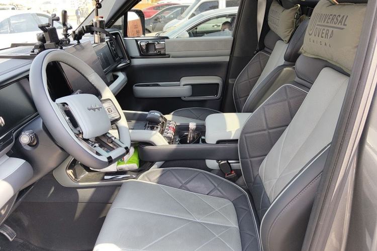 Used Formula Leopard 5 2023 Navigator Edition Left Front Seat