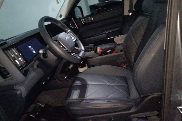 Used Formula Leopard 5 2023 Navigator Edition Left Front Seat