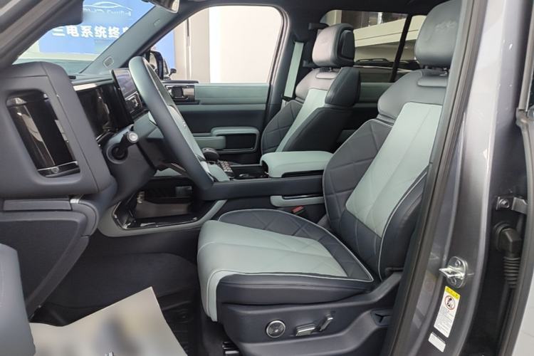 Used Formula Leopard 5 2023 Navigator Edition Left Front Seat