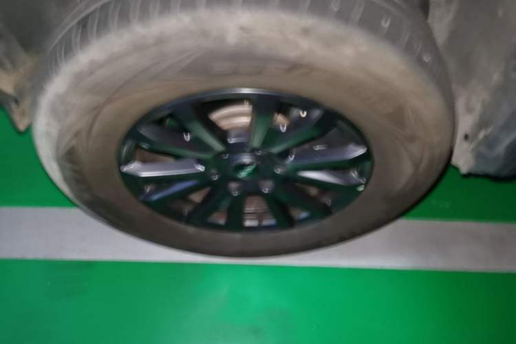 Used Formula Leopard 5 2023 Navigator Edition Left Front Wheel Hub