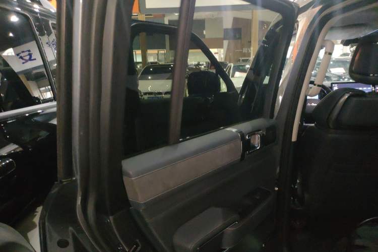 Used Formula Leopard 5 2023 Navigator Edition Left Rear Door Interior