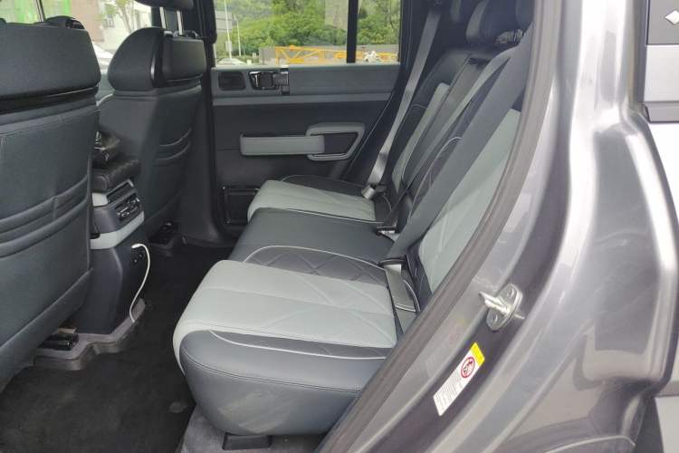Used Formula Leopard 5 2023 Explore Edition Left Rear Seat