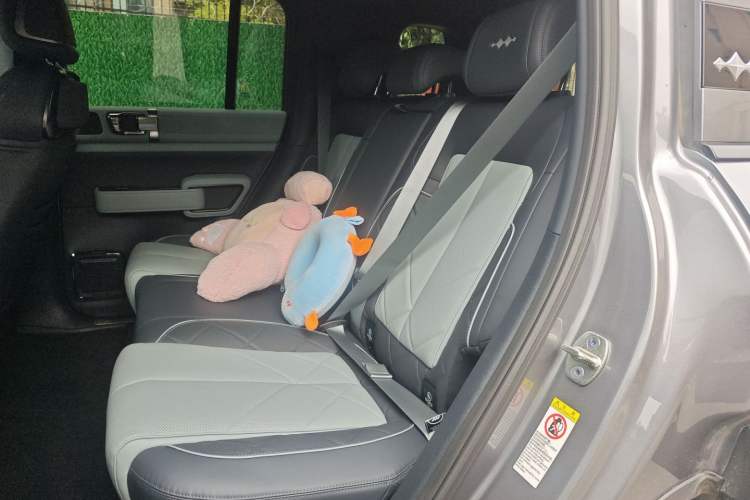 Used Formula Leopard 5 2023 Navigator Edition Left Rear Seat