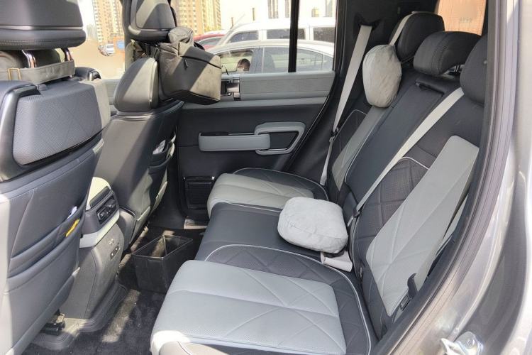 Used Formula Leopard 5 2023 Navigator Edition Left Rear Seat