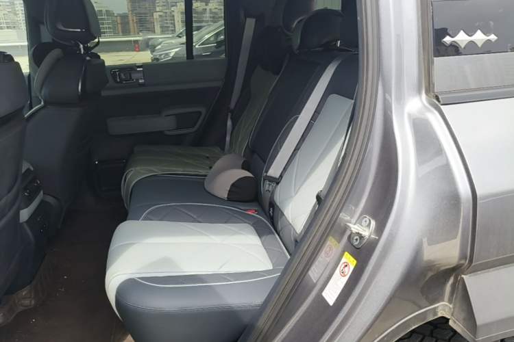Used Formula Leopard 5 2023 Navigator Edition Left Rear Seat