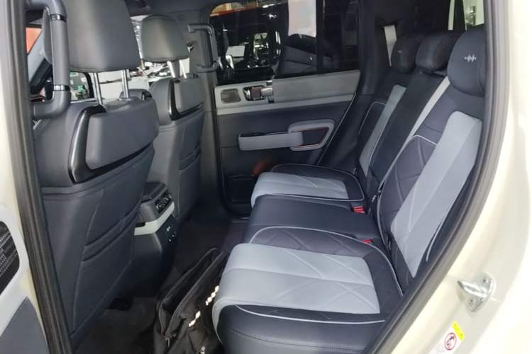 Used Formula Leopard 5 2023 Explore Edition Left Rear Seat