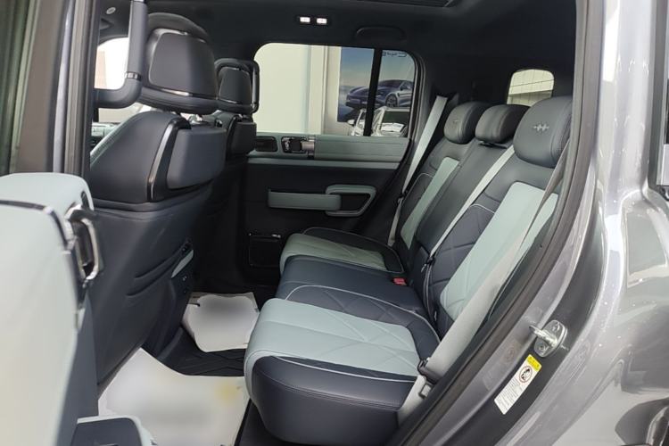 Used Formula Leopard 5 2023 Navigator Edition Left Rear Seat