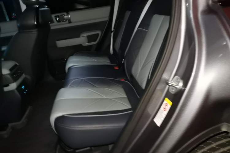 Used Formula Leopard 5 2023 Navigator Edition Left Rear Seat