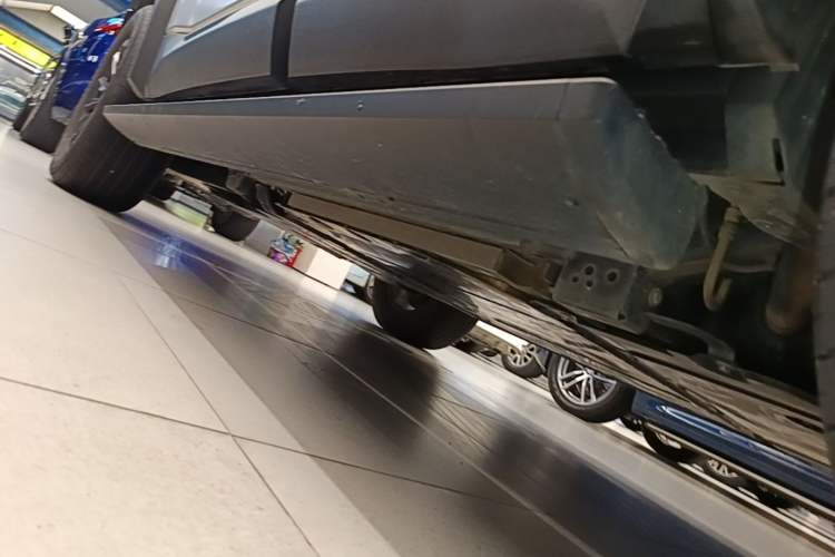 Used Formula Leopard 5 2023 Explore Edition Left Side Sill