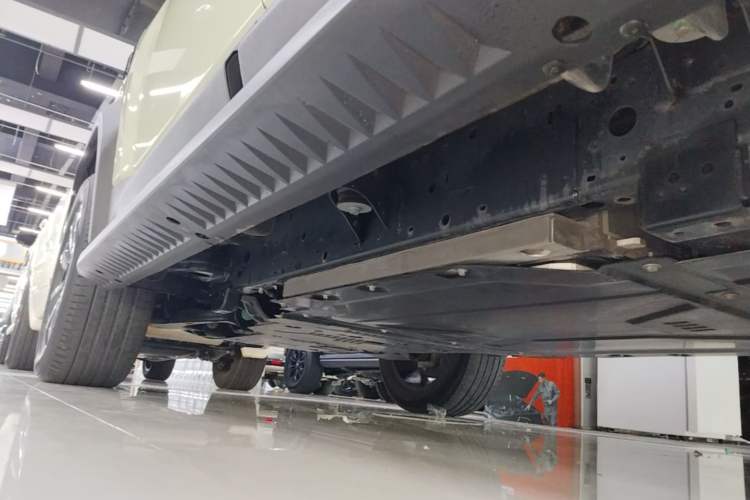 Used Formula Leopard 5 2023 Explore Edition Left Side Sill