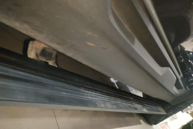 Used Formula Leopard 5 2023 Navigator Edition Left Side Sill