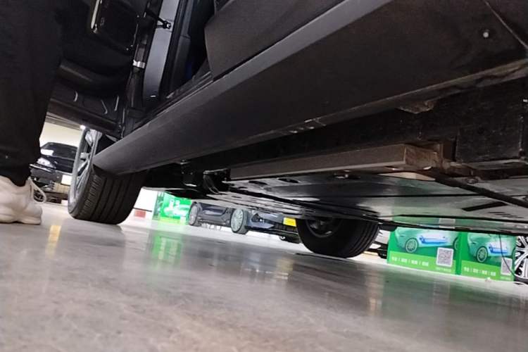 Used Formula Leopard 5 2023 Navigator Edition Left Side Sill