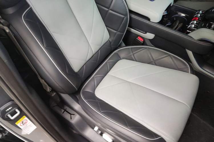 Used Formula Leopard 5 2023 Cloud Ride Flagship Edition Right Front Seat