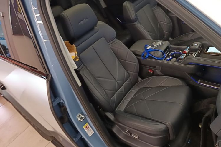 Used Formula Leopard 5 2023 Explore Edition Right Front Seat