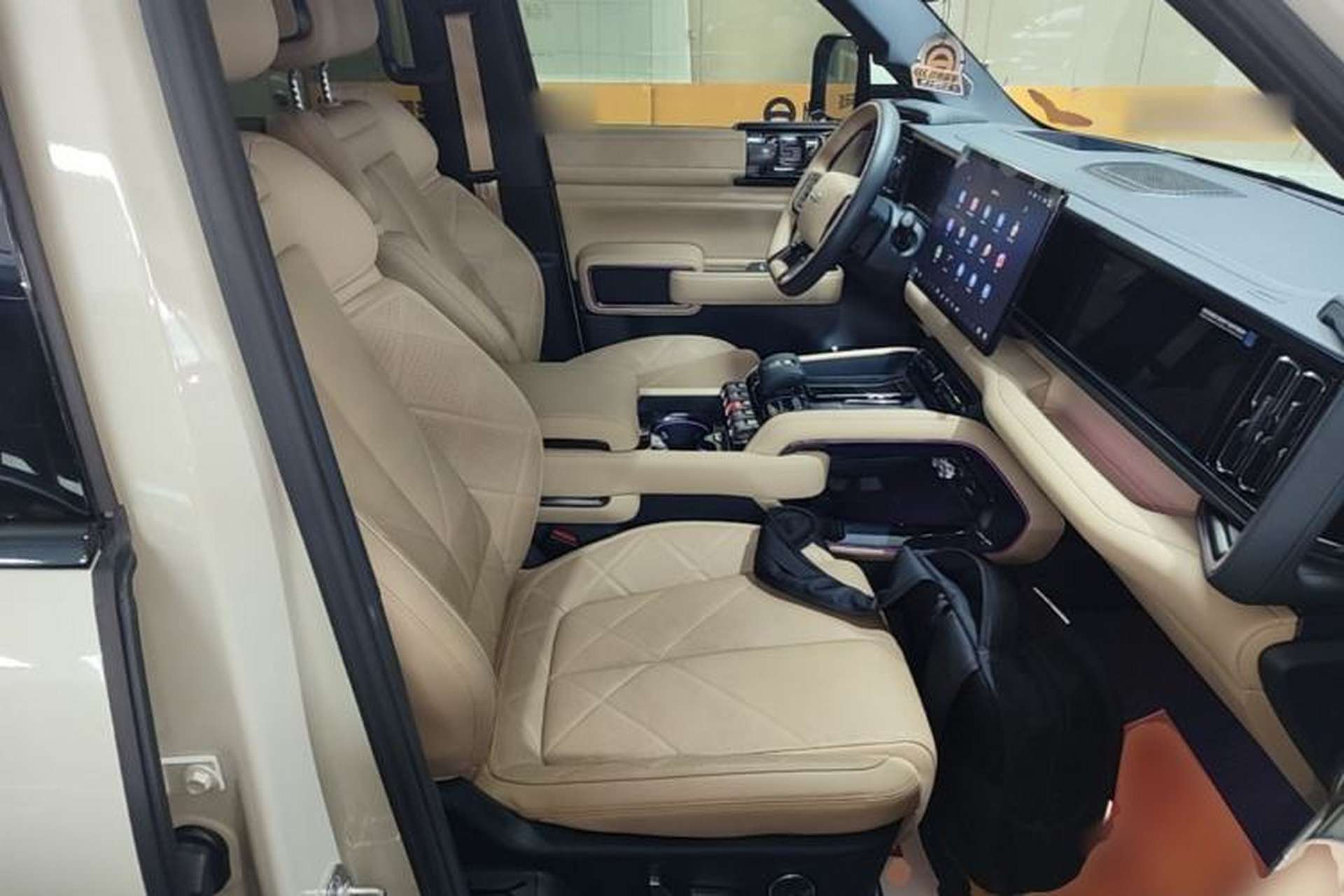 Used Formula Leopard 5 2023 Cloud Ride Flagship Edition Right Front Seat
