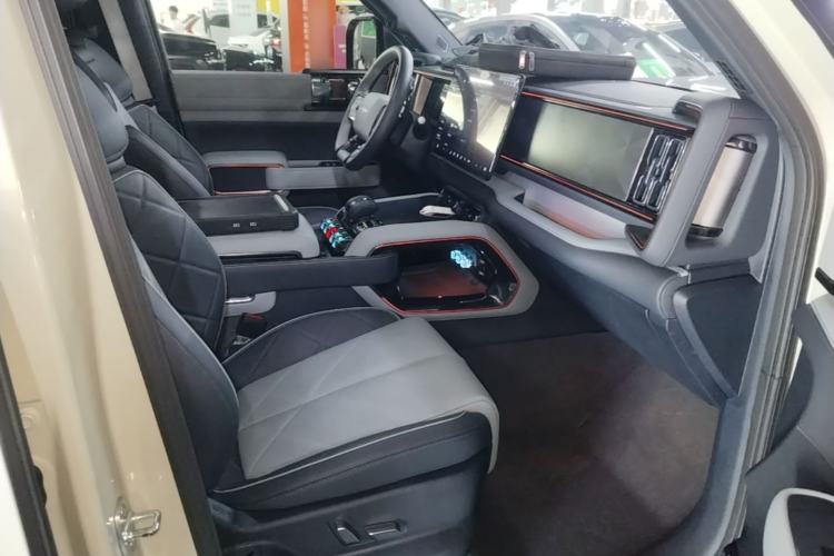 Used Formula Leopard 5 2023 Explore Edition Right Front Seat