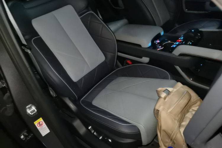 Used Formula Leopard 5 2023 Navigator Edition Right Front Seat