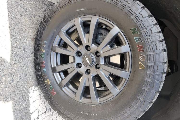 Used Formula Leopard 5 2023 Navigator Edition Right Front Wheel Hub