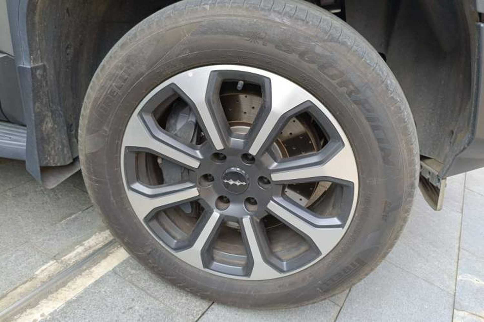 Used Formula Leopard 5 2023 Navigator Edition Right Front Wheel Hub