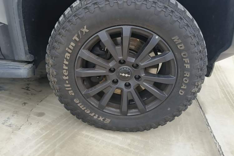 Used Formula Leopard 5 2023 Navigator Edition Right Front Wheel Hub