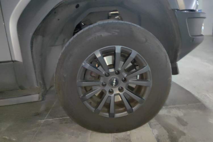 Used Formula Leopard 5 2023 Navigator Edition Right Front Wheel Hub