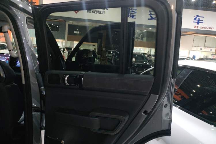 Used Formula Leopard 5 2023 Navigator Edition Right Rear Door Interior