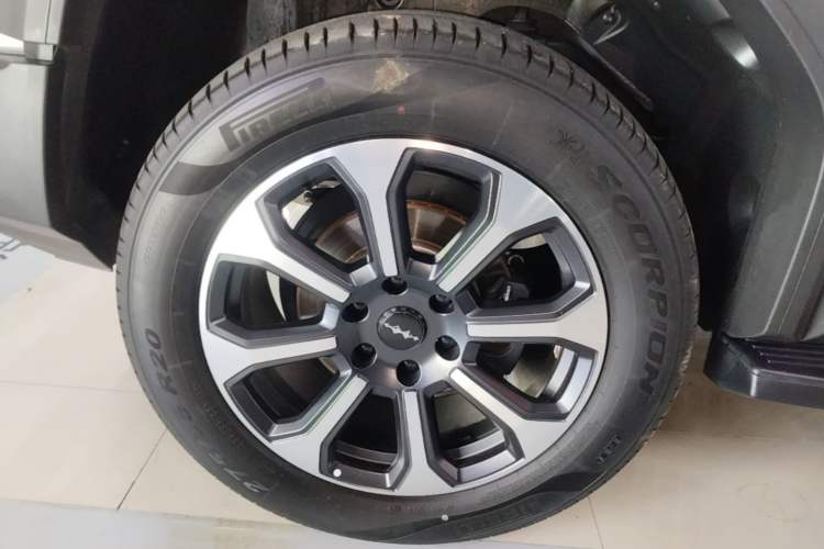 Used Formula Leopard 5 2023 Explore Edition Right Rear Wheel Hub