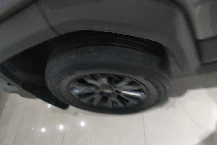 Used Formula Leopard 5 2023 Navigator Edition Right Rear Wheel Hub
