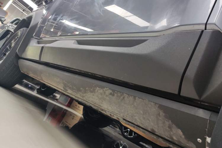 Used Formula Leopard 5 2023 Cloud Ride Flagship Edition Right Side Sill