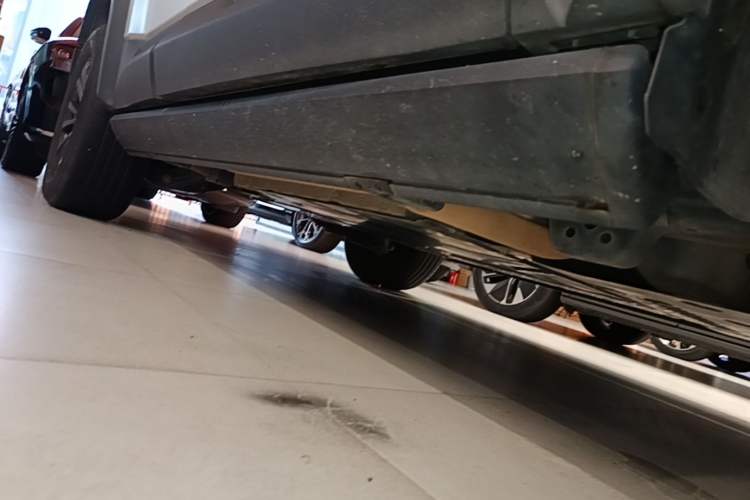 Used Formula Leopard 5 2023 Explore Edition Right Side Sill