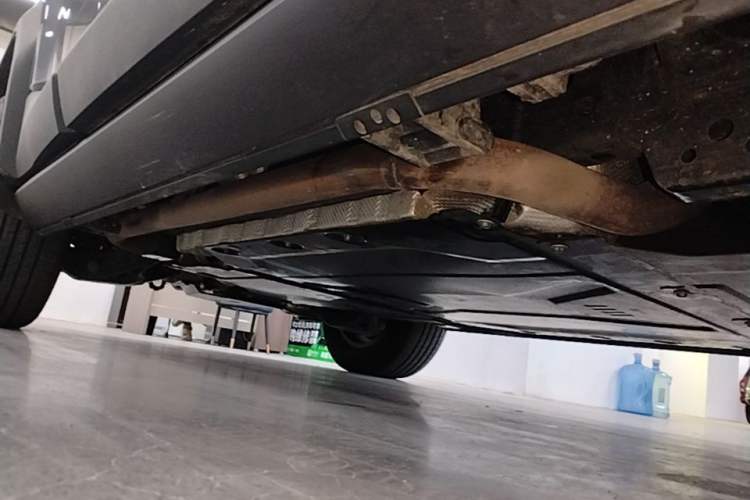 Used Formula Leopard 5 2023 Navigator Edition Right Side Sill