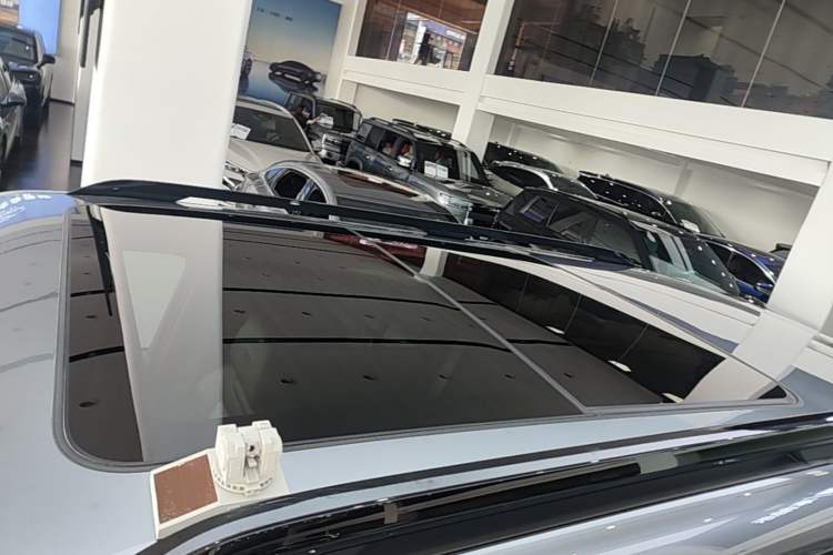 Used Formula Leopard 5 2023 Navigator Edition Roof