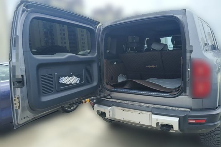 Used Formula Leopard 5 2023 Navigator Edition Trunk